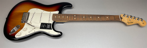 Fender Player Stratocaster 3-Tone Sunburst 3,50 Kg